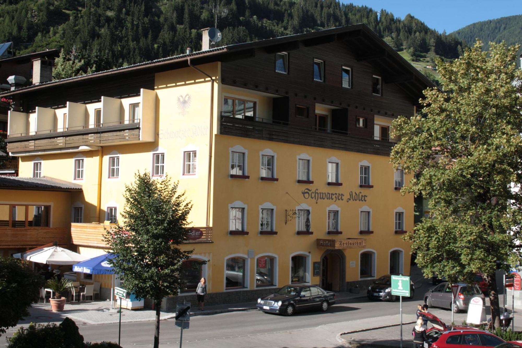 Hotel Schwarzer Adler Sillian Exterior photo